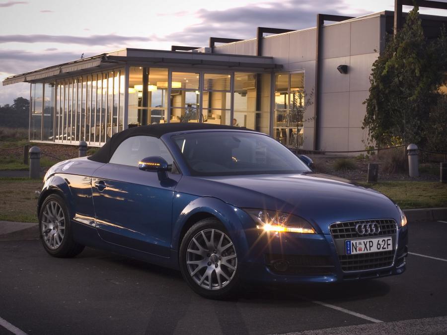 Audi TT Roadster (8J) 2007 года  (AU) (фото 9 из 26)